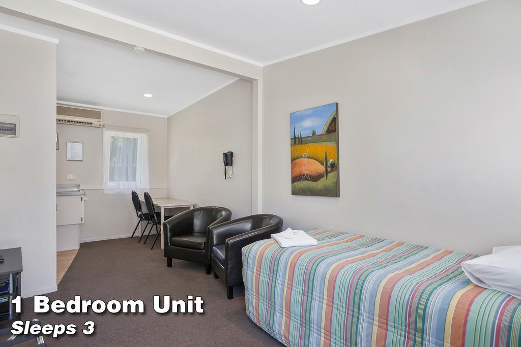 פקטאני Amber Court Motel מראה חיצוני תמונה